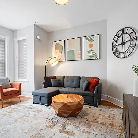 Columbia Heights Townhouse Bed & Breakfast